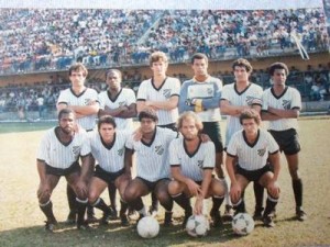 TUPI FC - Campeonato Mineiro 1989 Em pé Junior, Gomes, Deca, Jorge Luiz, Marcelo, Evaldo e Adil. Agachados Guto, Osmar Bueno, Ronaldo e Ailton.