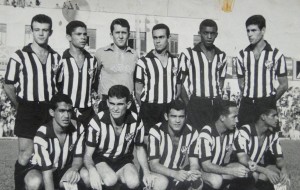 Tupi FC - 1965 - Campeão Regional Em pé Manoel, Valter, Valdir, Mauro, Murilo e Dário. Agachados João Pires, Toledo, Vicente, Francinha e Eurico