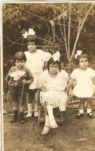 pessoais Tio Abelardo, Tia Mires, Tia Geralda e Mina mãe. Foto de 1922.